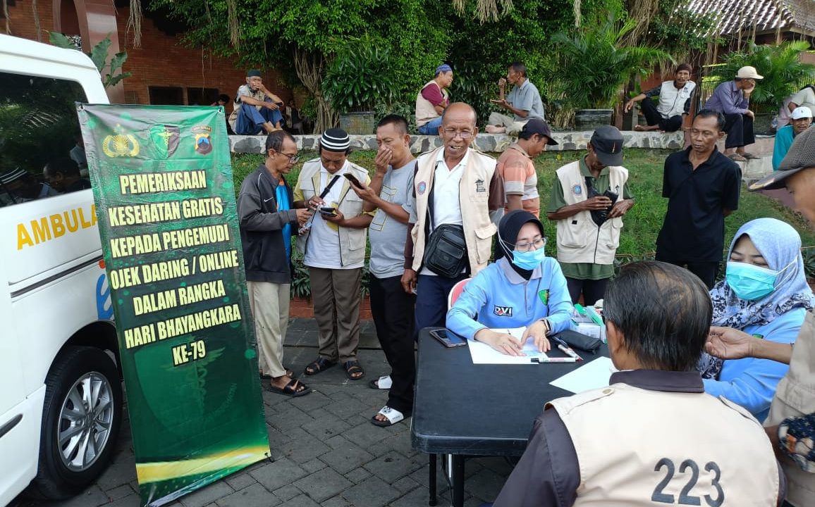 Sambut Hari Bhayangkara ke-79, Sidokkes Polres Kudus Gelar Pemeriksaan Kesehatan Gratis untuk Driver Ojol